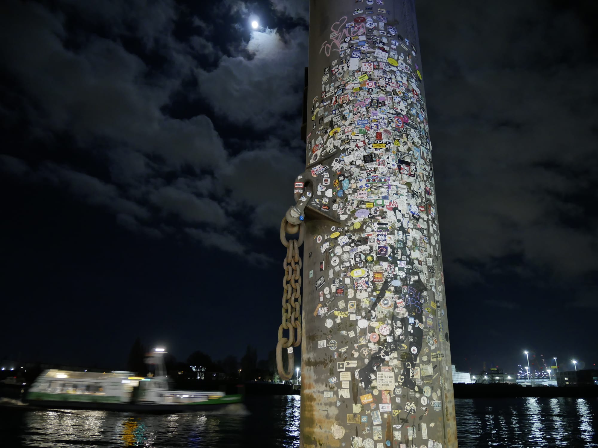 GEDICHT: Peinlicher Abendspaziergang für Peggy Parnass